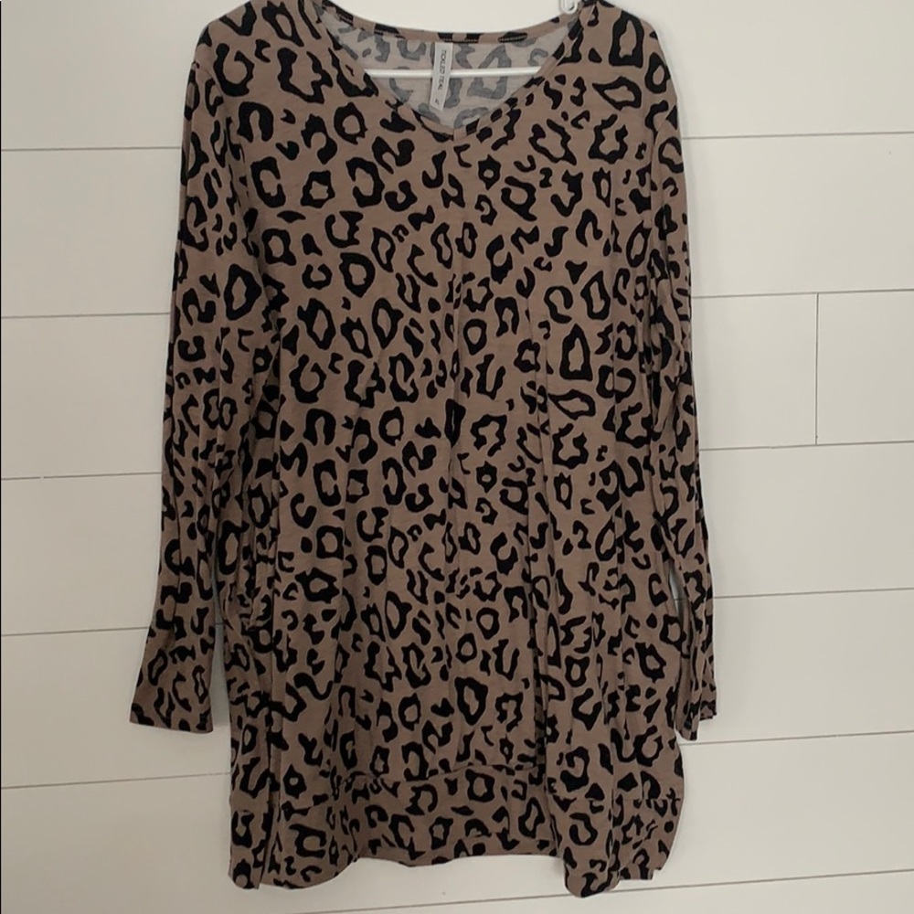 Women’s XL longer tunic top.